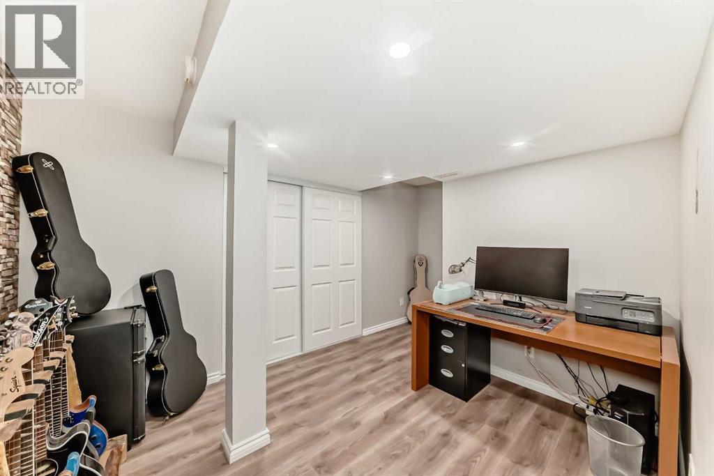 1020 Windsong Drive SW, Airdrie, Alberta  T4B 0P2 - Photo 38 - A2299470