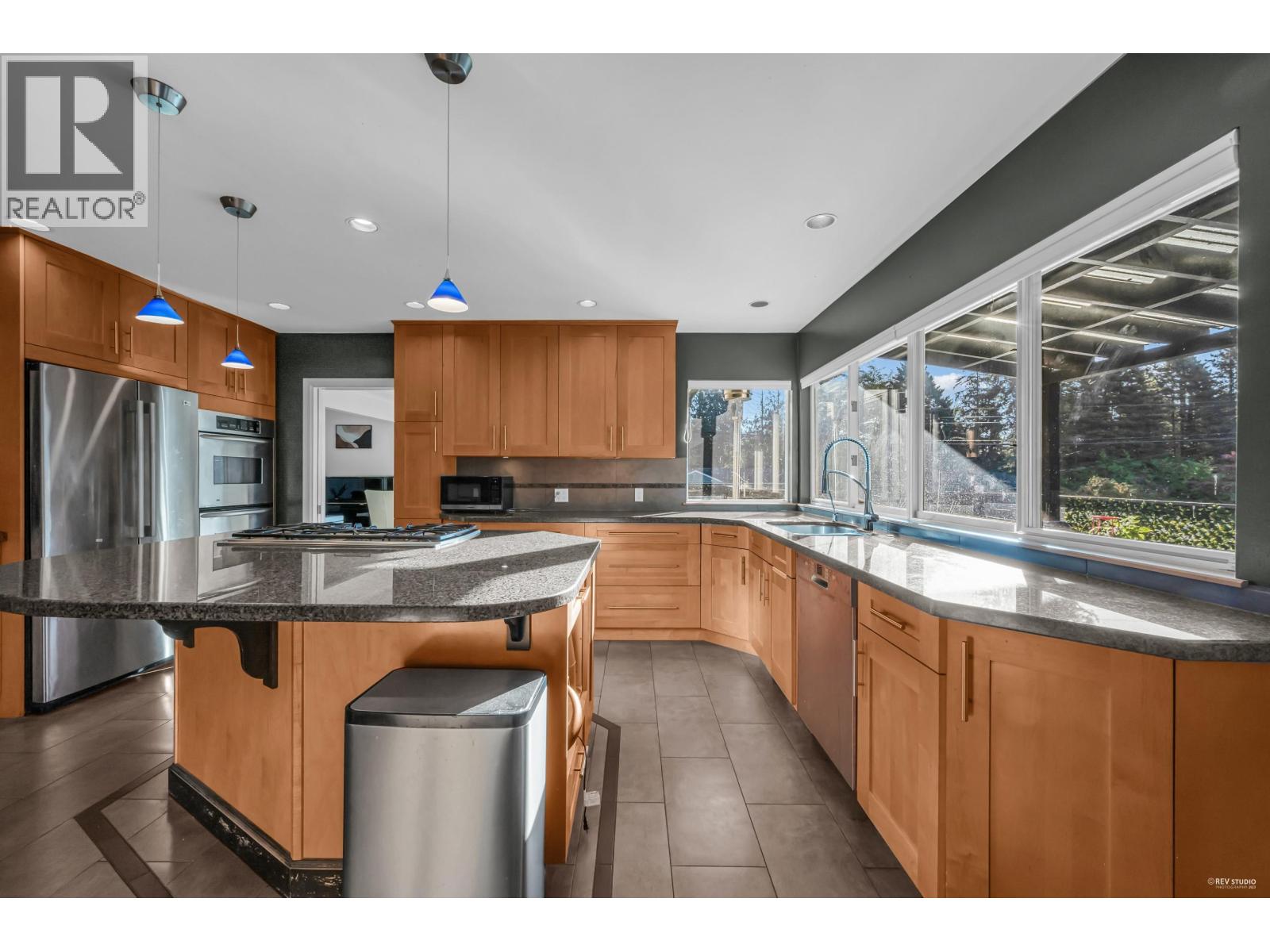 310 Macbeth Crescent, West Vancouver, British Columbia V7T 1V7 - Photo 7 - R3107645