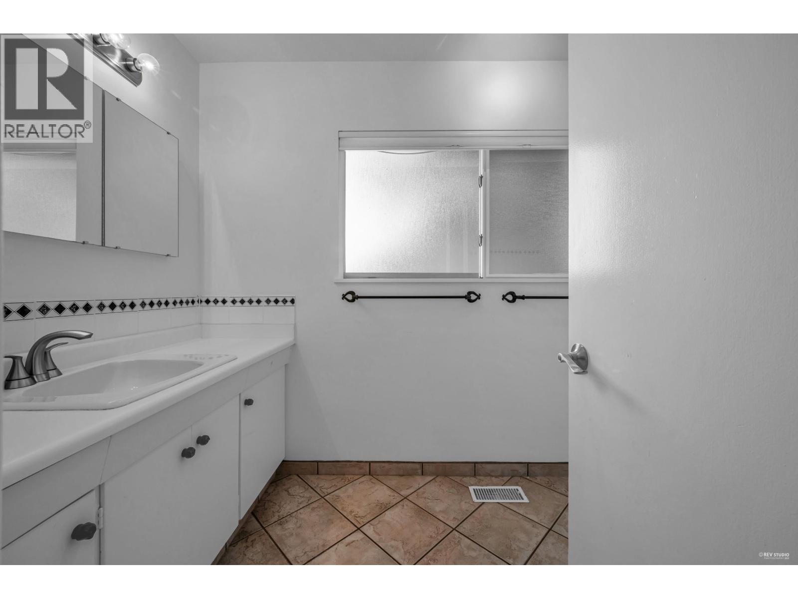 310 Macbeth Crescent, West Vancouver, British Columbia V7T 1V7 - Photo 10 - R3107645