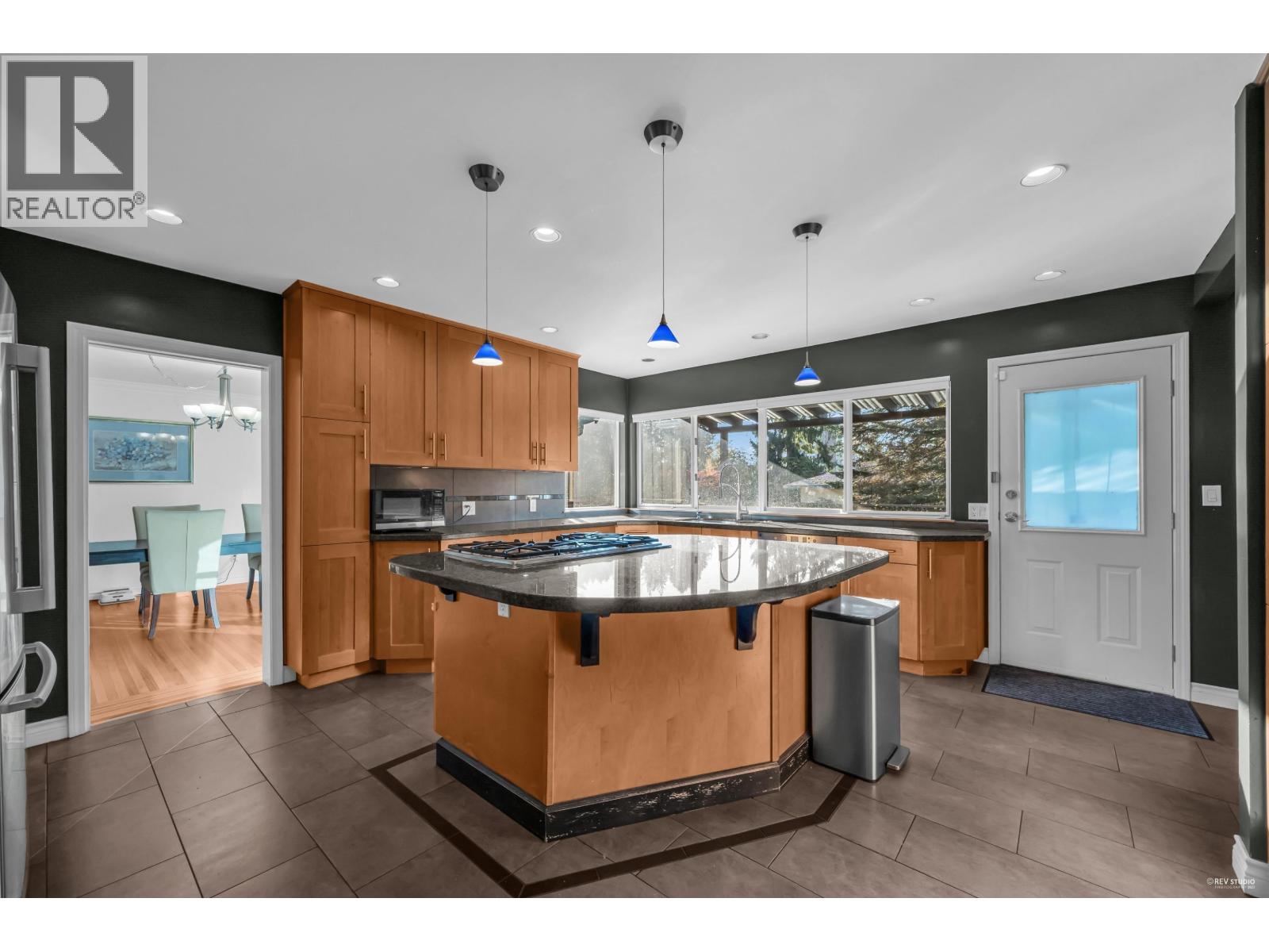 310 Macbeth Crescent, West Vancouver, British Columbia V7T 1V7 - Photo 6 - R3107645