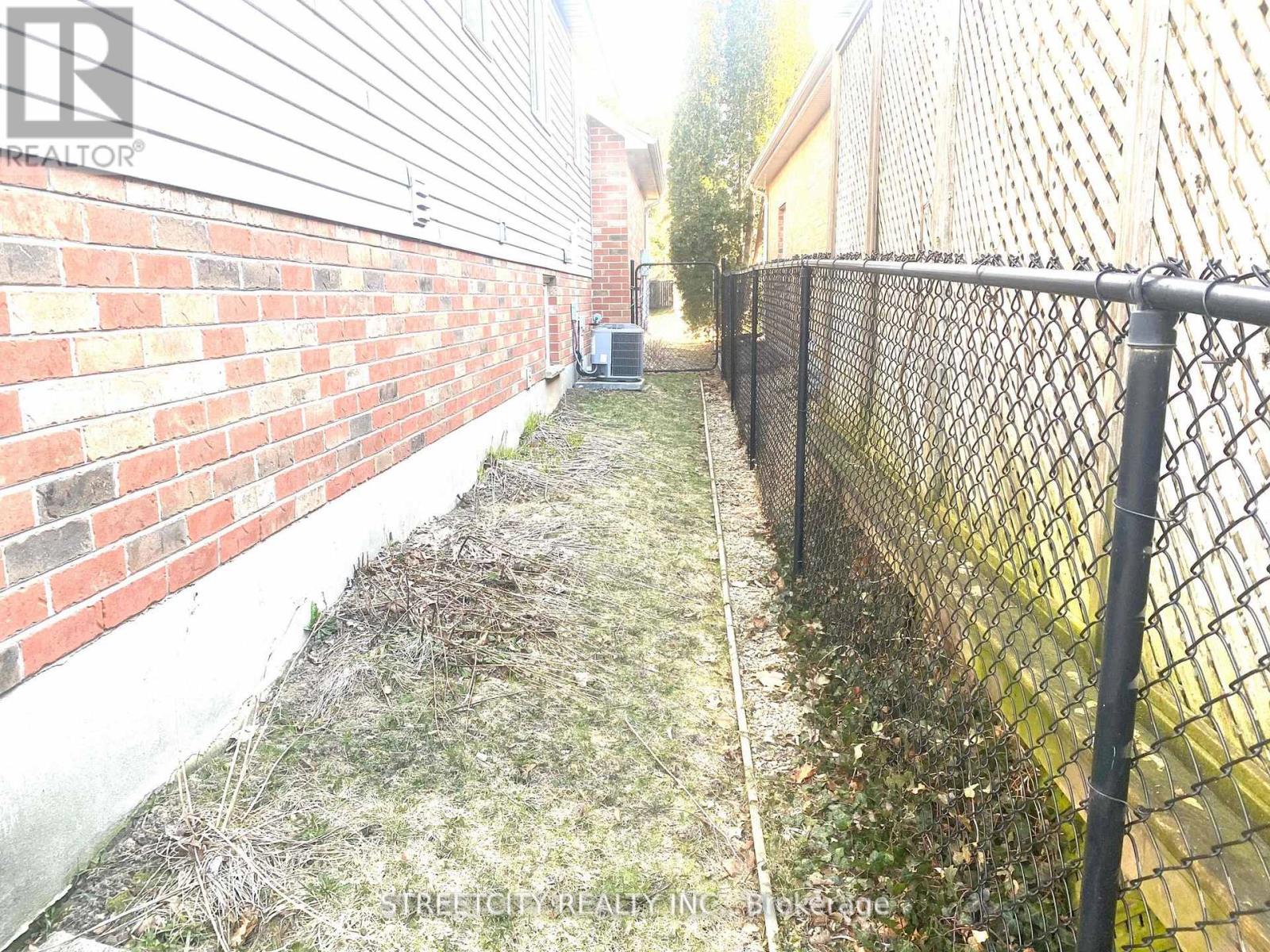 126 Meadowridge Road, London North, Ontario  N6H 5N6 - Photo 32 - X12967394