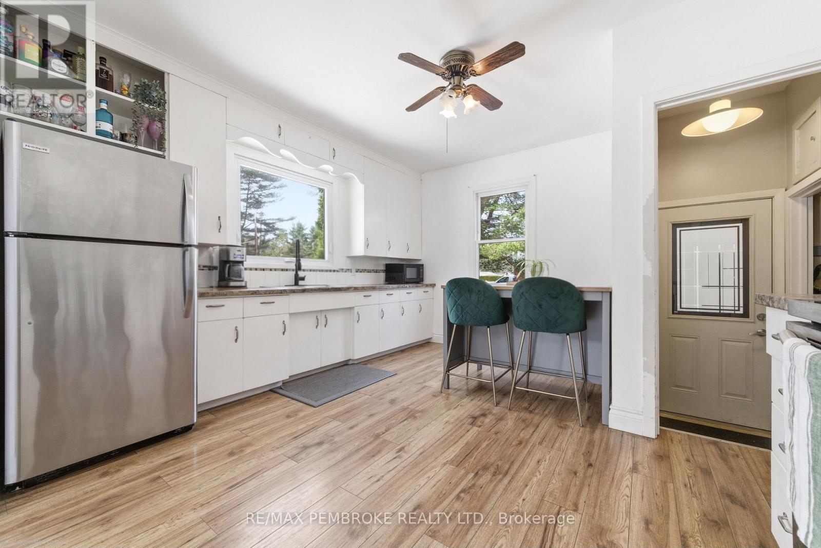 613 Airport Road, Petawawa, Ontario  K8A 6W7 - Photo 11 - X12967216