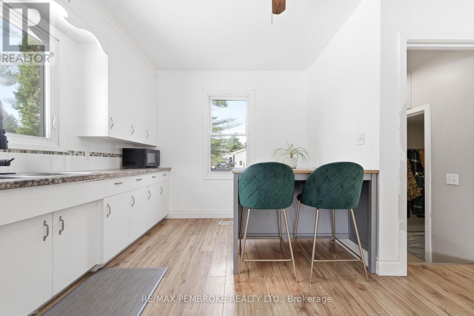 613 Airport Road, Petawawa, Ontario  K8A 6W7 - Photo 12 - X12967216