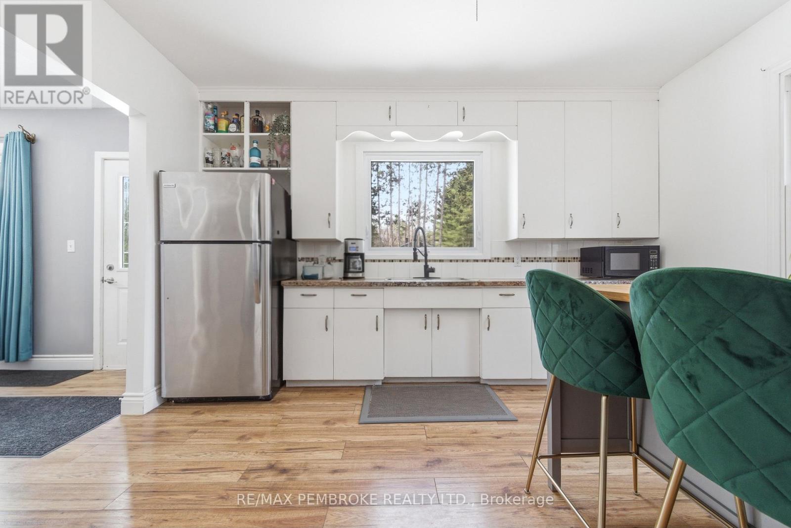 613 Airport Road, Petawawa, Ontario  K8A 6W7 - Photo 13 - X12967216