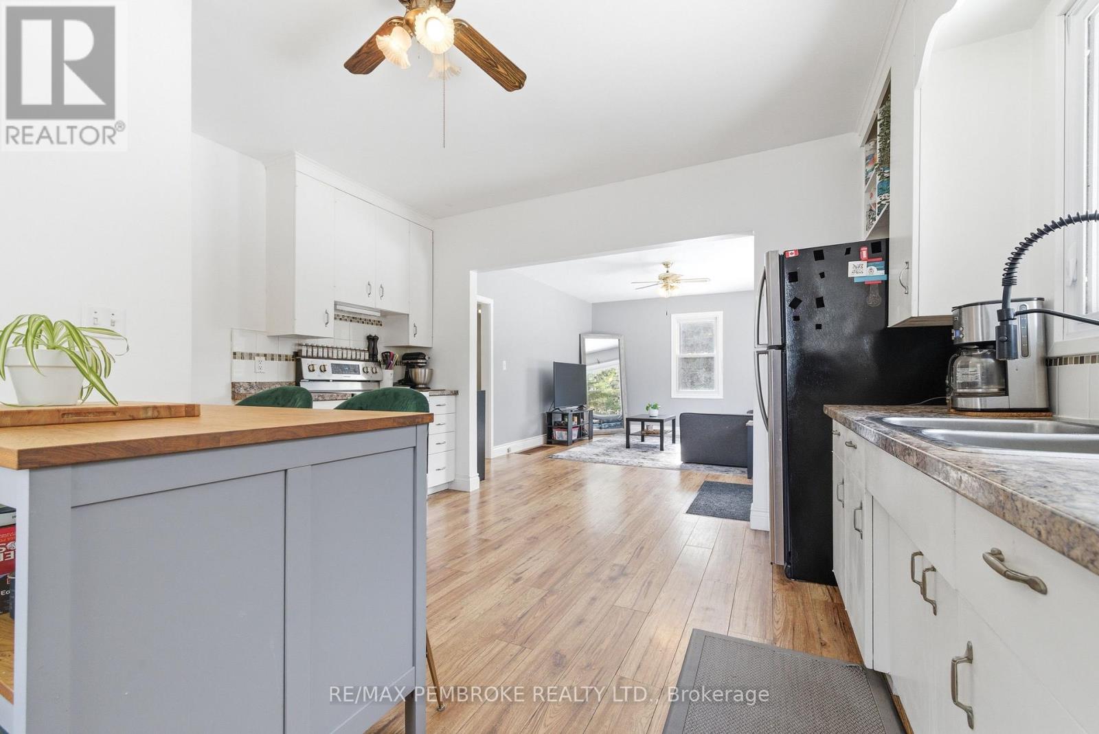 613 Airport Road, Petawawa, Ontario  K8A 6W7 - Photo 15 - X12967216