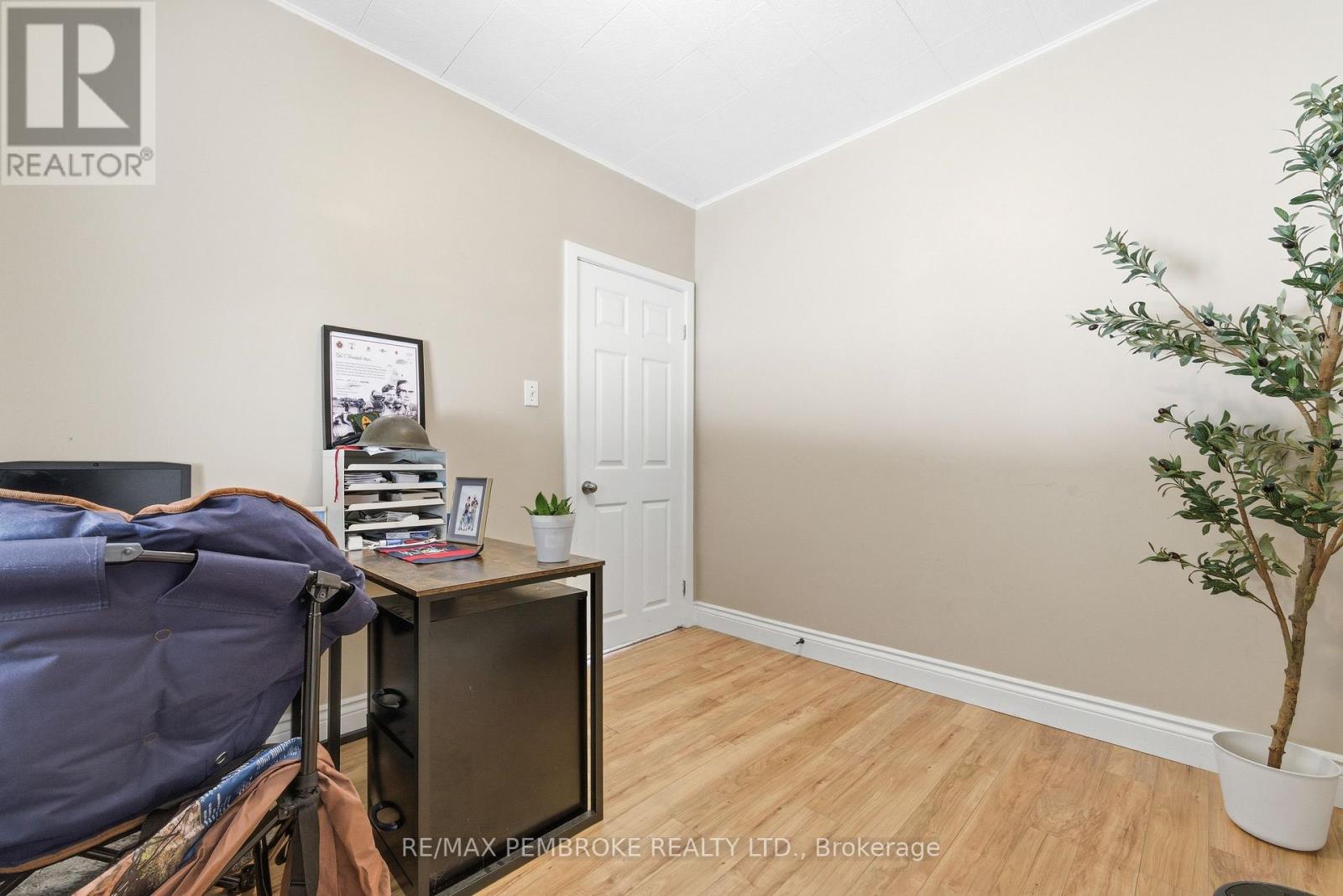 613 Airport Road, Petawawa, Ontario  K8A 6W7 - Photo 19 - X12967216