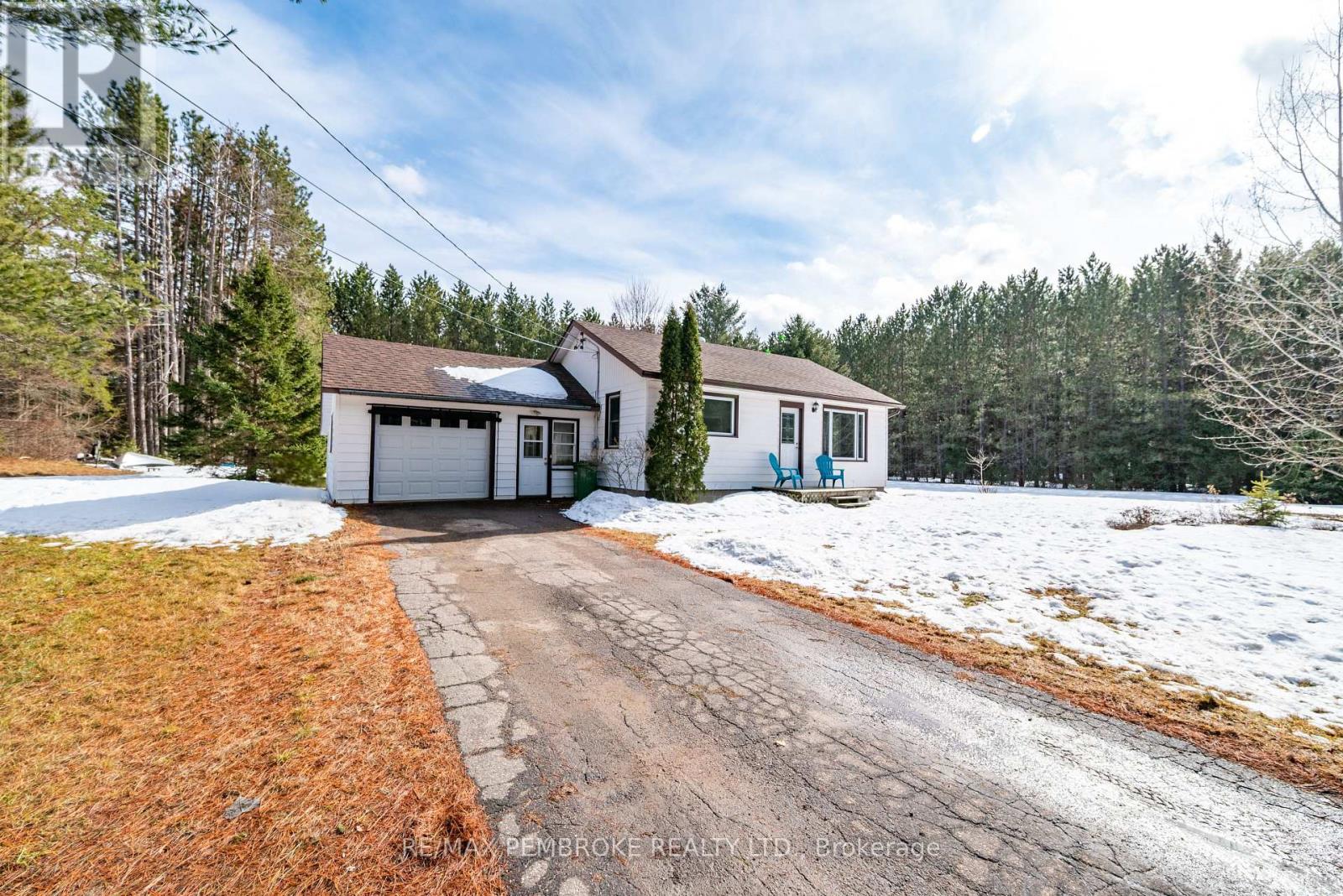 613 Airport Road, Petawawa, Ontario  K8A 6W7 - Photo 2 - X12967216