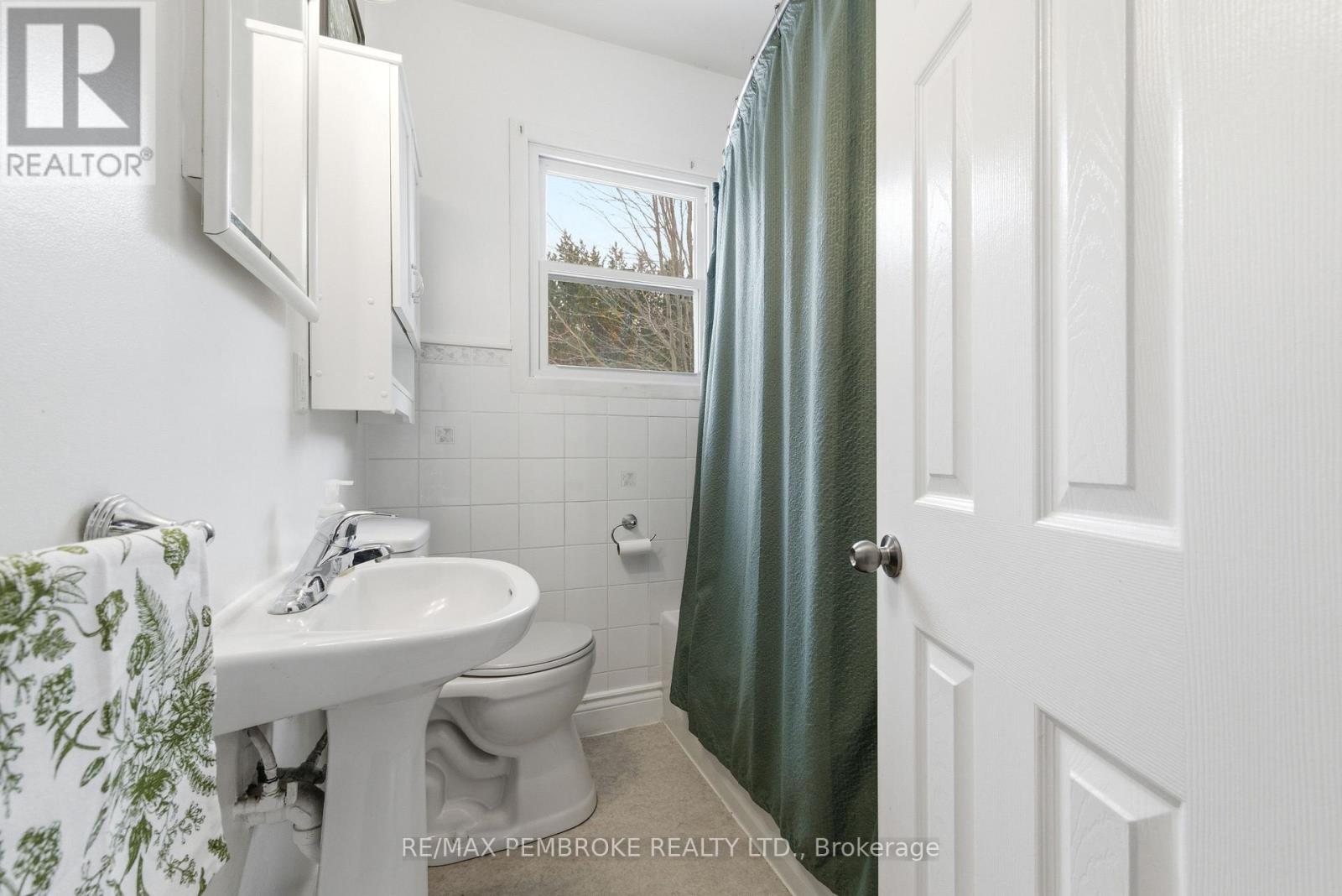 613 Airport Road, Petawawa, Ontario  K8A 6W7 - Photo 20 - X12967216