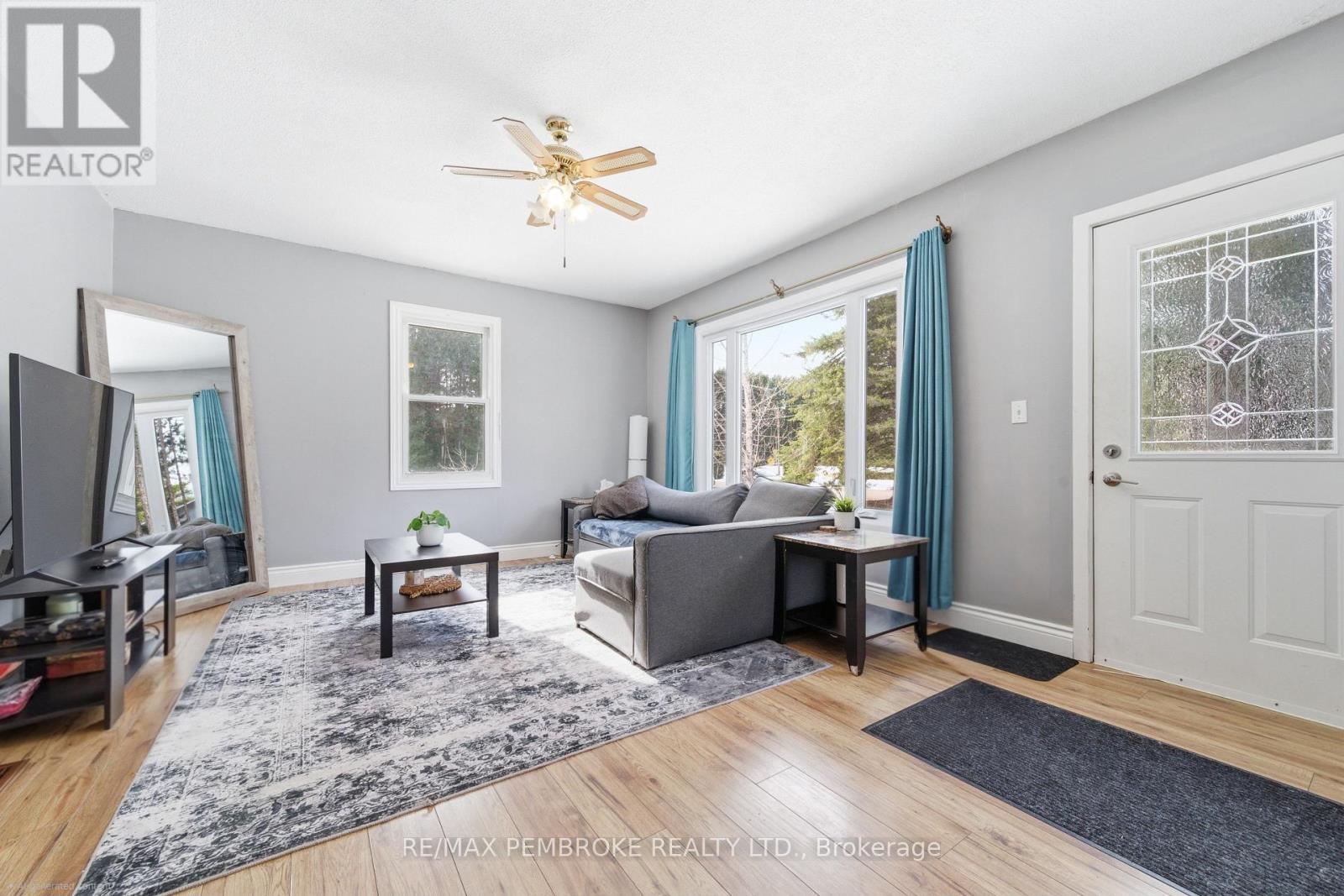 613 Airport Road, Petawawa, Ontario  K8A 6W7 - Photo 4 - X12967216