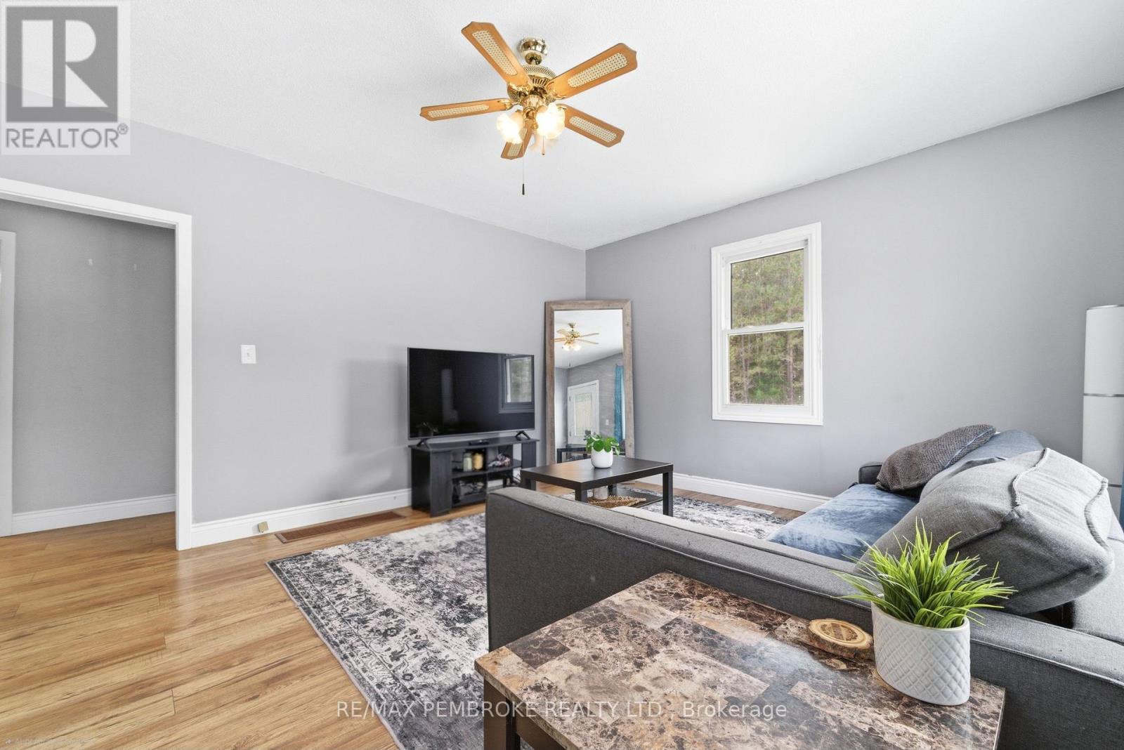 613 Airport Road, Petawawa, Ontario  K8A 6W7 - Photo 5 - X12967216