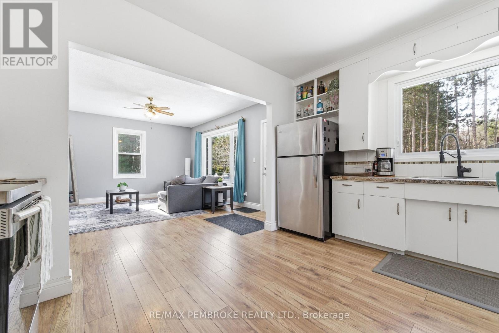 613 Airport Road, Petawawa, Ontario  K8A 6W7 - Photo 8 - X12967216