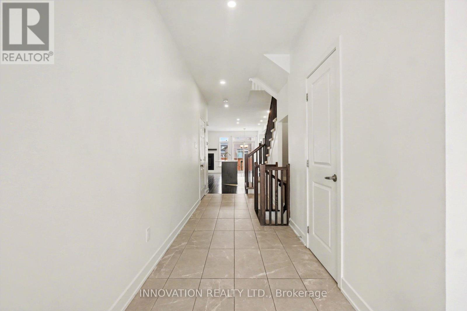 646 Rathburn Lane, Ottawa, Ontario  K1T 0V9 - Photo 4 - X12967404