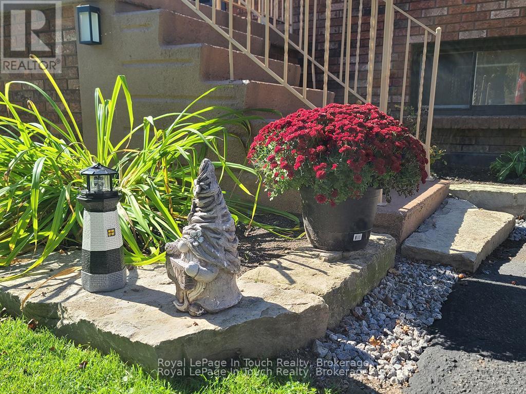 8 Cyril Martin Place, Severn, Ontario  L0K 1E0 - Photo 30 - S12809396