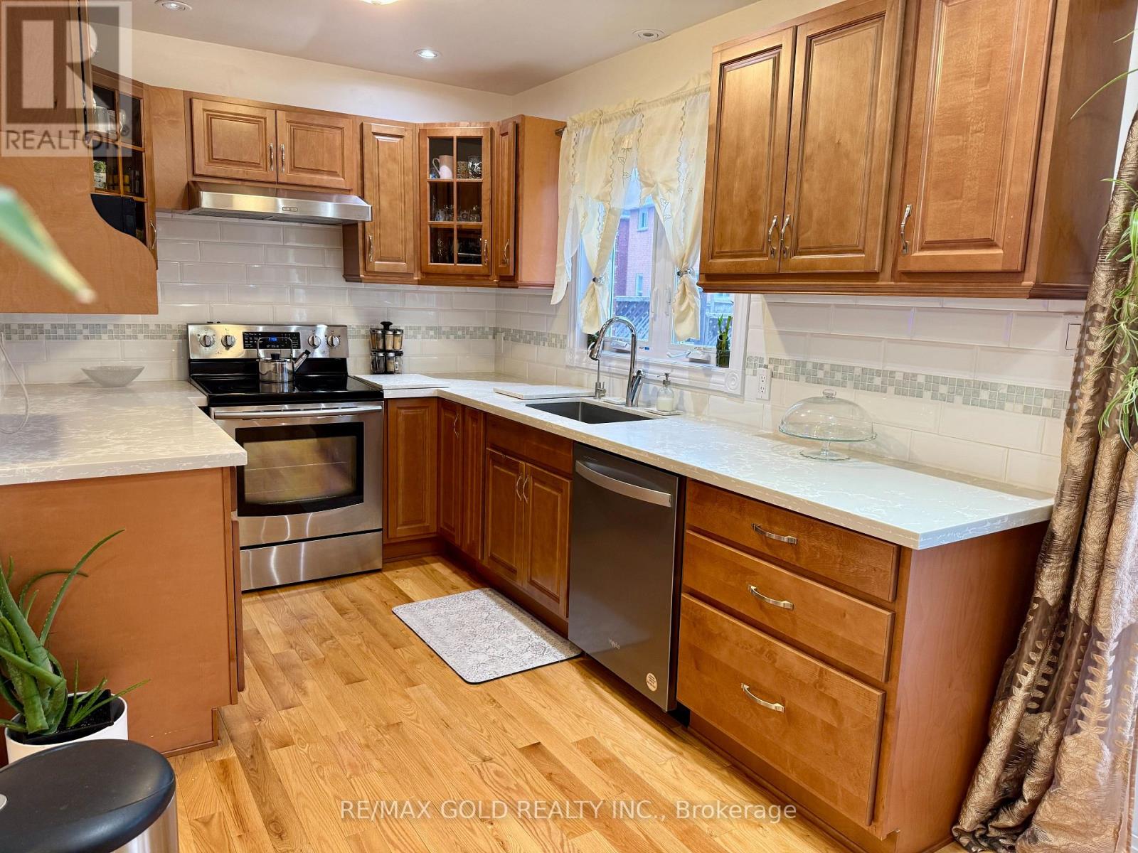 6879 Bansbridge Crescent, Mississauga, Ontario  L5N 6T2 - Photo 10 - W12964256