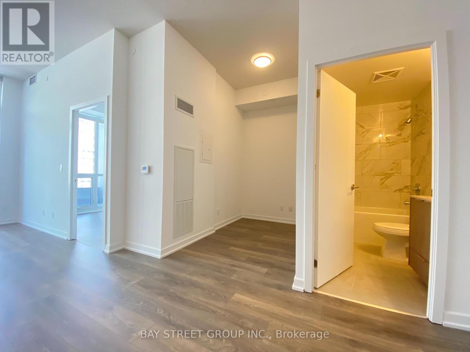 302 - 36 Forest Manor Road, Toronto, Ontario  M2J 0H3 - Photo 5 - C12967324