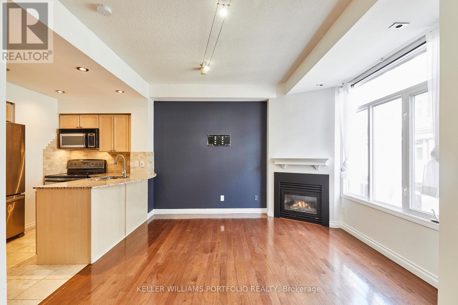 363 - 32 Stadium Road, Toronto, Ontario  M5V 3P4 - Photo 10 - C12967344