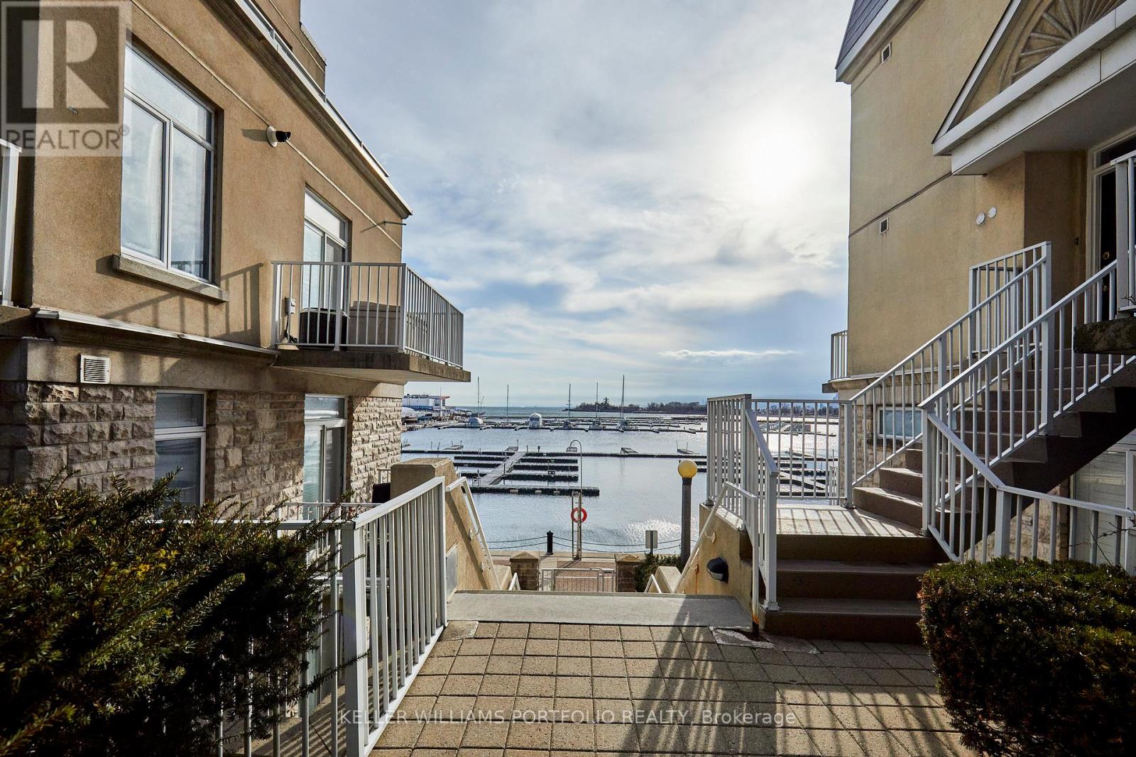 363 - 32 Stadium Road, Toronto, Ontario  M5V 3P4 - Photo 2 - C12967344