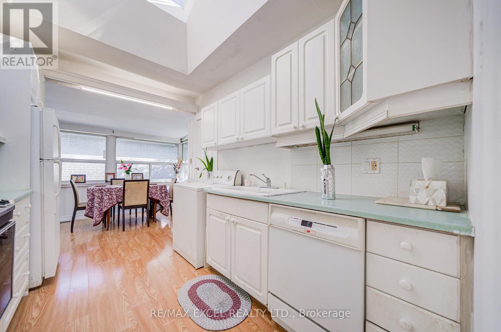 334 Moore Park Avenue, Toronto, Ontario  M2R 2R6 - Photo 13 - C12967352