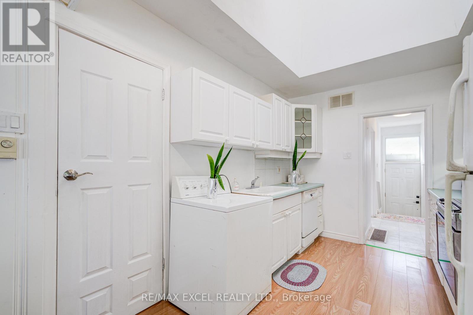 334 Moore Park Avenue, Toronto, Ontario  M2R 2R6 - Photo 17 - C12967352