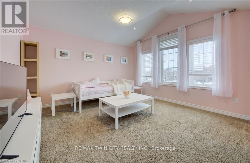 928 Evens Pond Court, Kitchener, Ontario  N2R 0B8 - Photo 40 - X12820788