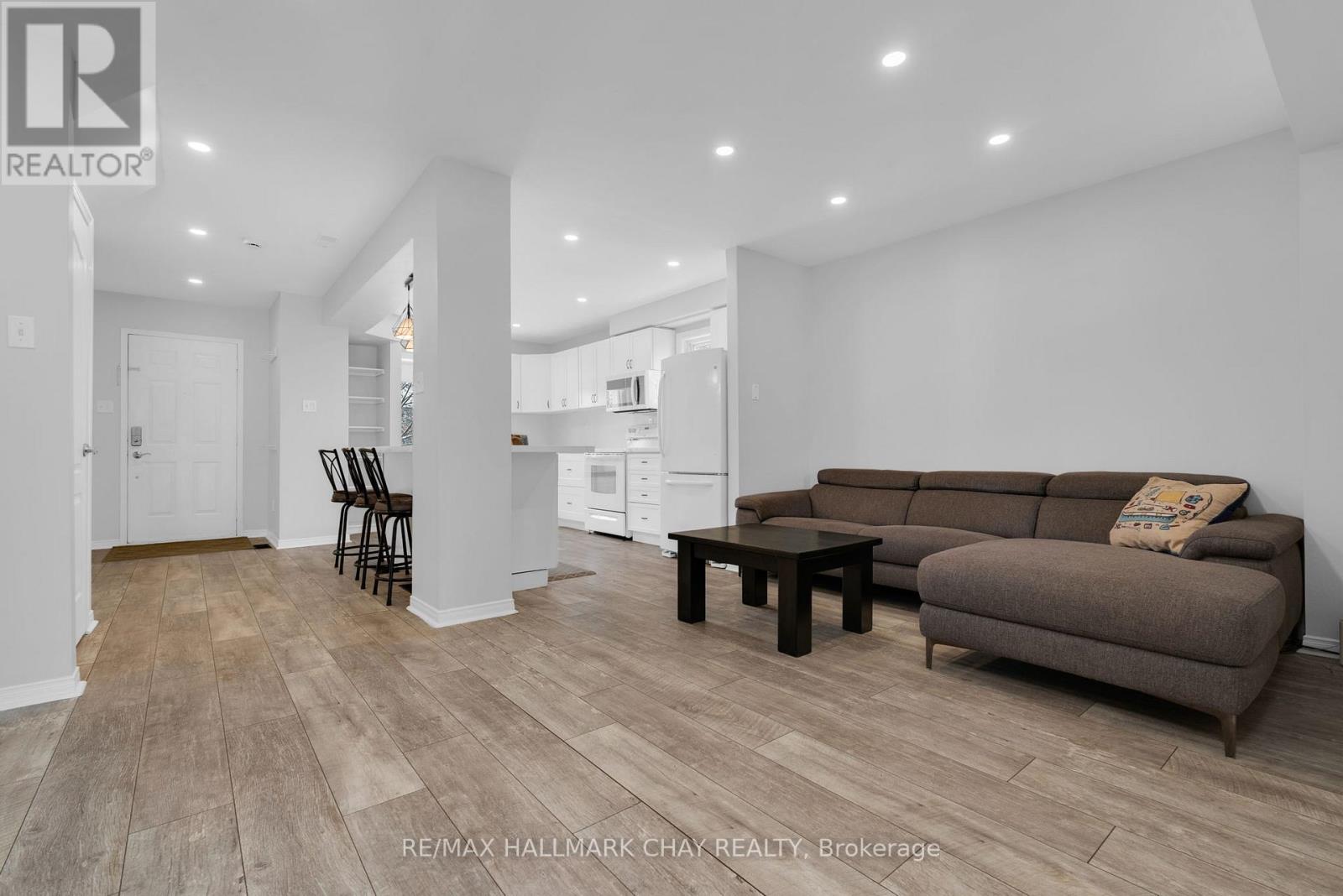 20 Daniele Avenue S, New Tecumseth (Beeton), Ontario  L0G 1A0 - Photo 8 - N12967332