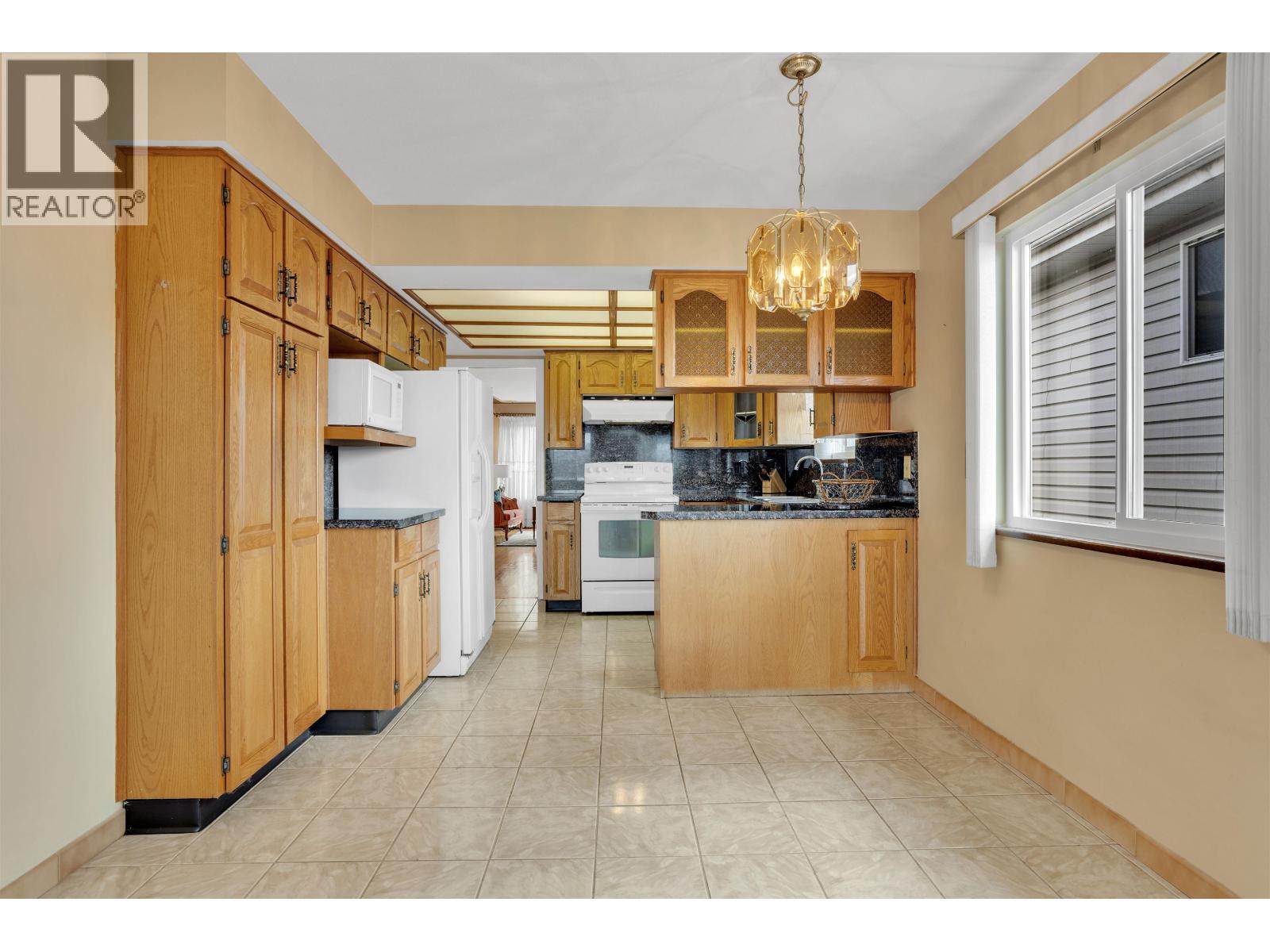 3240 Clive Avenue, Vancouver, British Columbia  V5R 4V2 - Photo 12 - R3107322