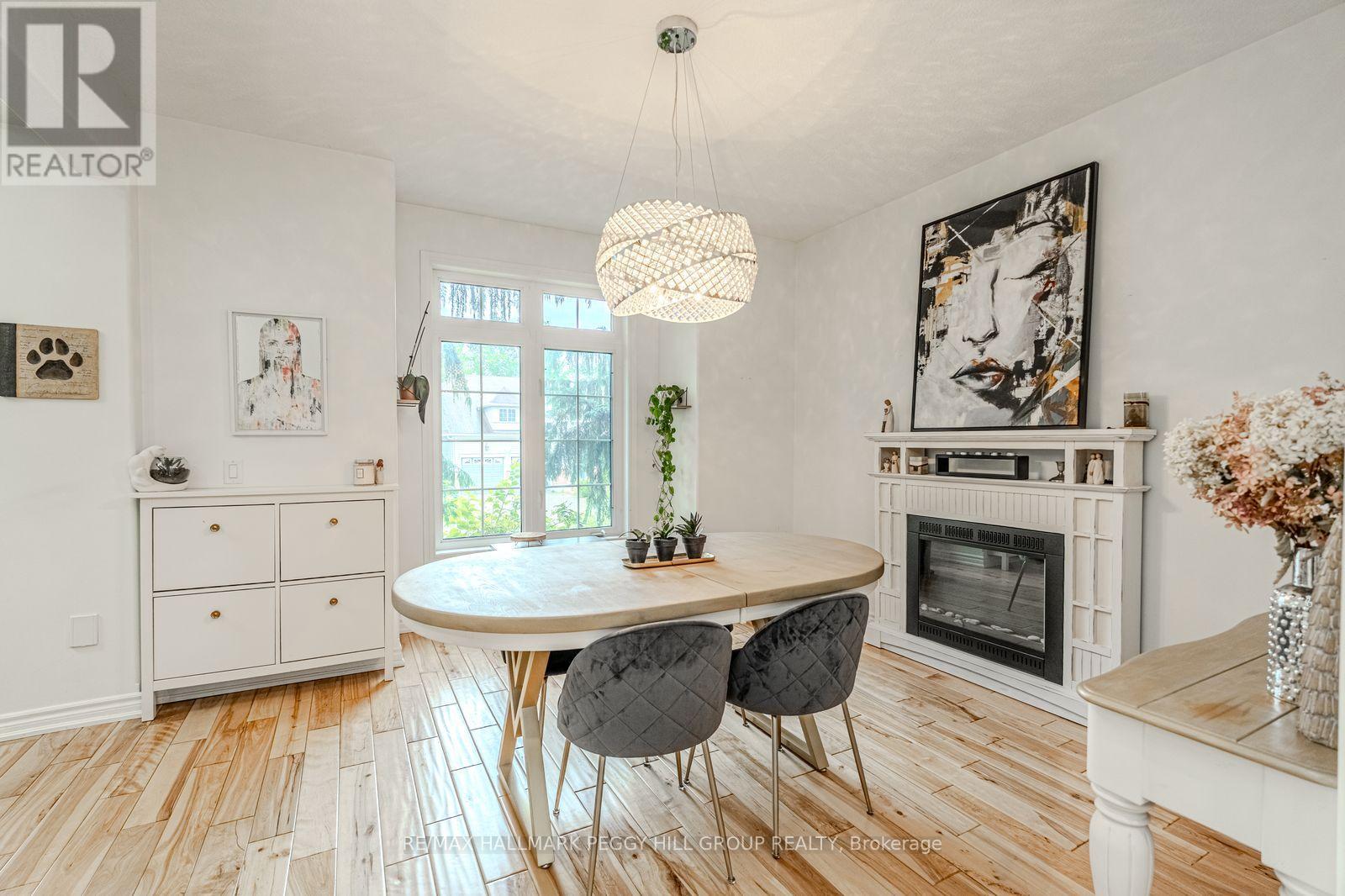 11 Oakmont Avenue, Oro-Medonte (Horseshoe Valley), Ontario  L0L 2L0 - Photo 6 - S12967338