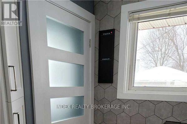 18 Bothwell Crescent, Barrie (Wellington), Ontario  L4M 2S6 - Photo 11 - S12967378