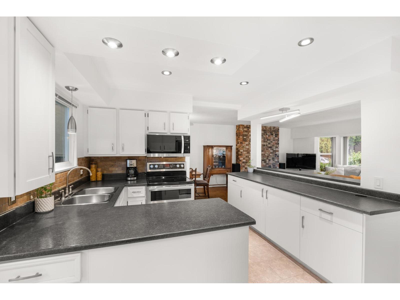 11752 64a Avenue, Delta, British Columbia  V4E 2C6 - Photo 4 - R3107779