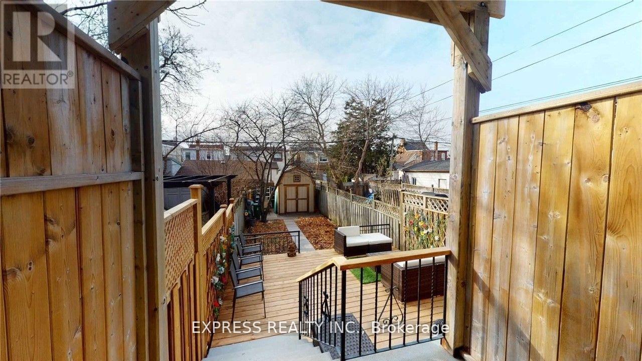 Lower - 146 Blackthorn Avenue, Toronto, Ontario  M6N 3H8 - Photo 13 - W12967232