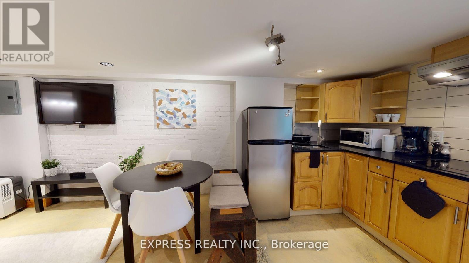 Lower - 146 Blackthorn Avenue, Toronto, Ontario  M6N 3H8 - Photo 3 - W12967232