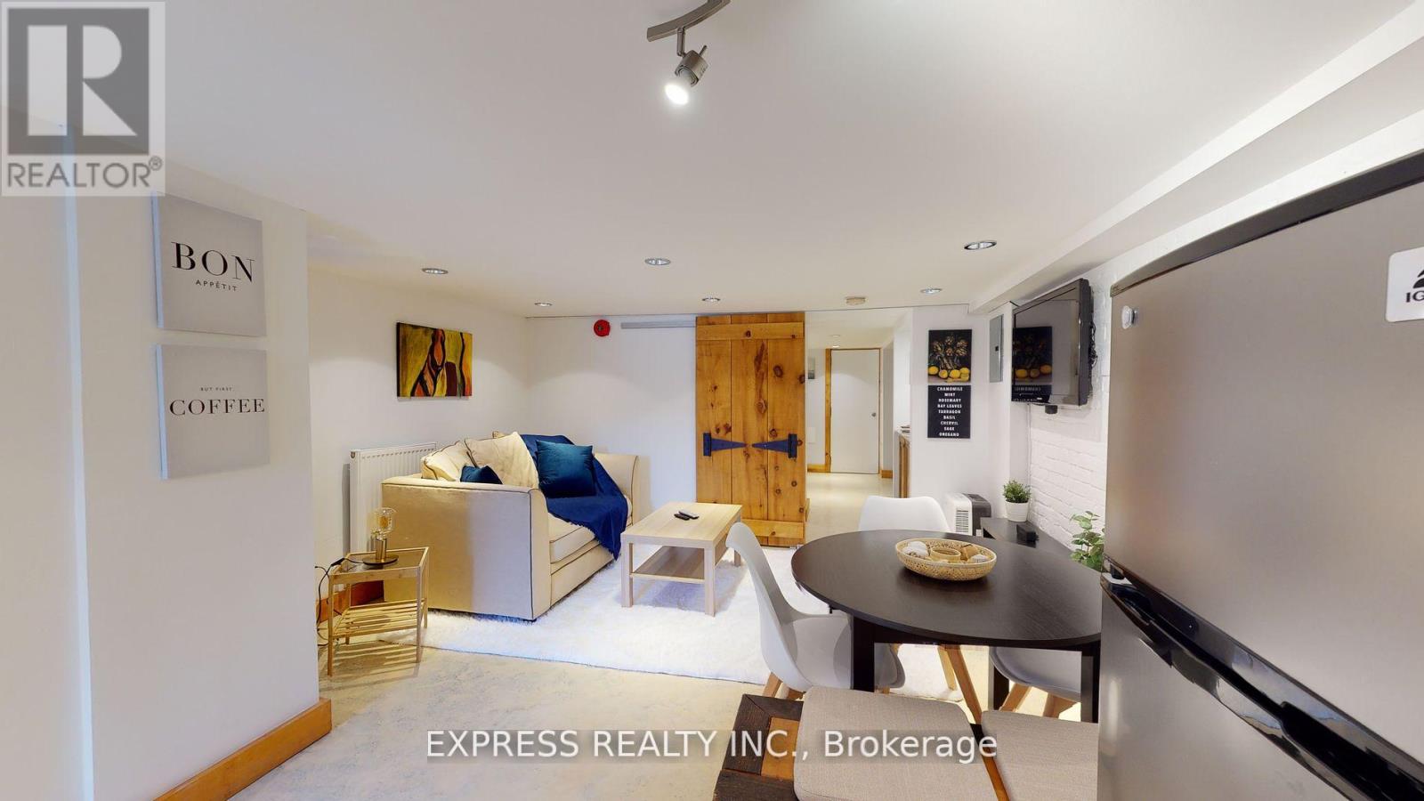 Lower - 146 Blackthorn Avenue, Toronto, Ontario  M6N 3H8 - Photo 4 - W12967232