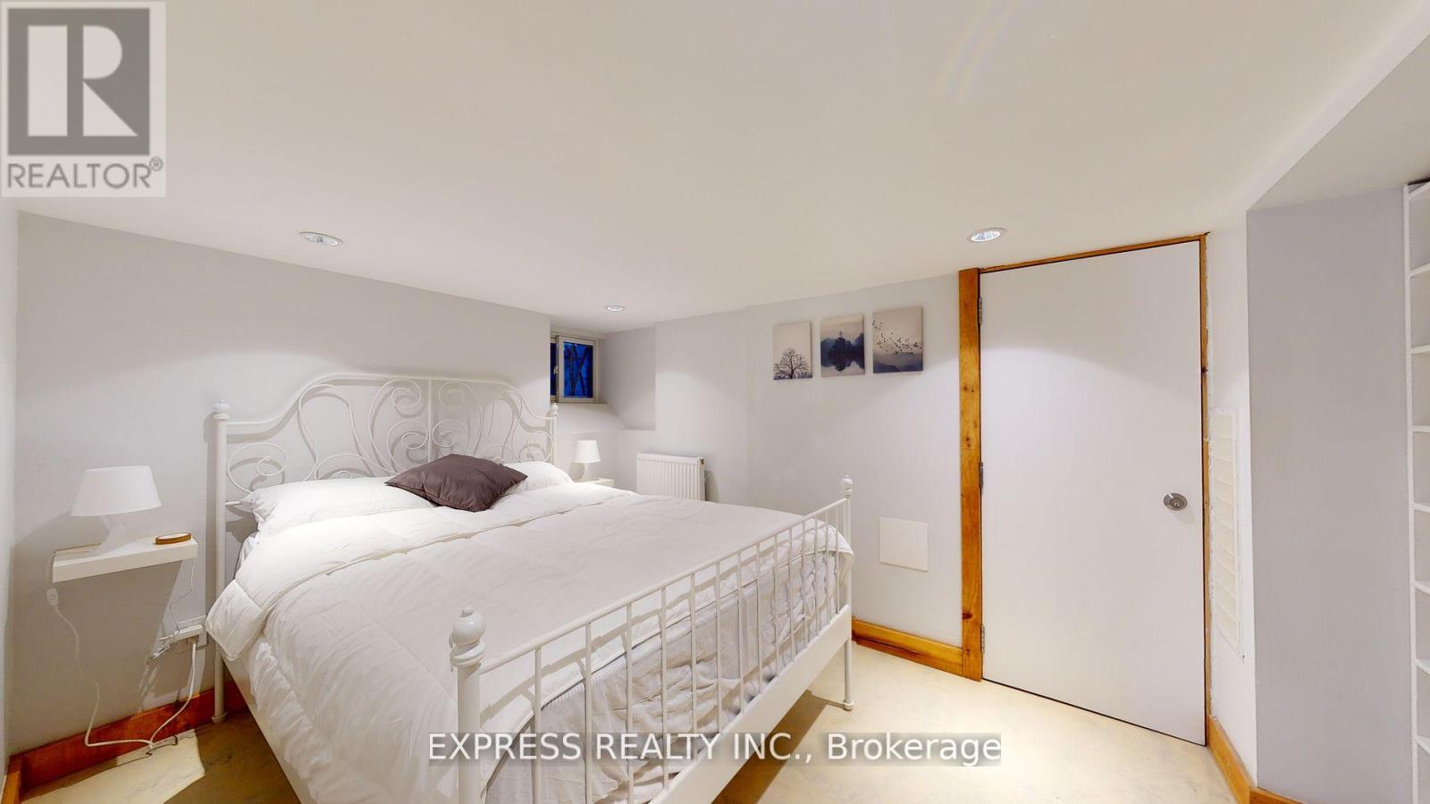 Lower - 146 Blackthorn Avenue, Toronto, Ontario  M6N 3H8 - Photo 7 - W12967232