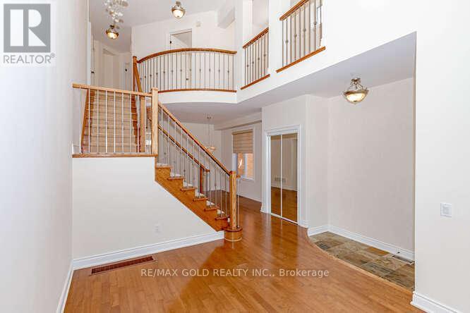 3368 Hayhurst Crescent, Oakville, Ontario  L6L 6W9 - Photo 3 - W12967258