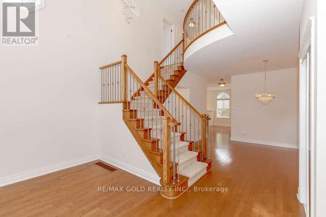 3368 Hayhurst Crescent, Oakville, Ontario  L6L 6W9 - Photo 4 - W12967258