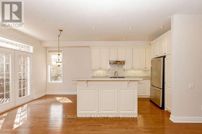 3368 Hayhurst Crescent, Oakville, Ontario  L6L 6W9 - Photo 7 - W12967258