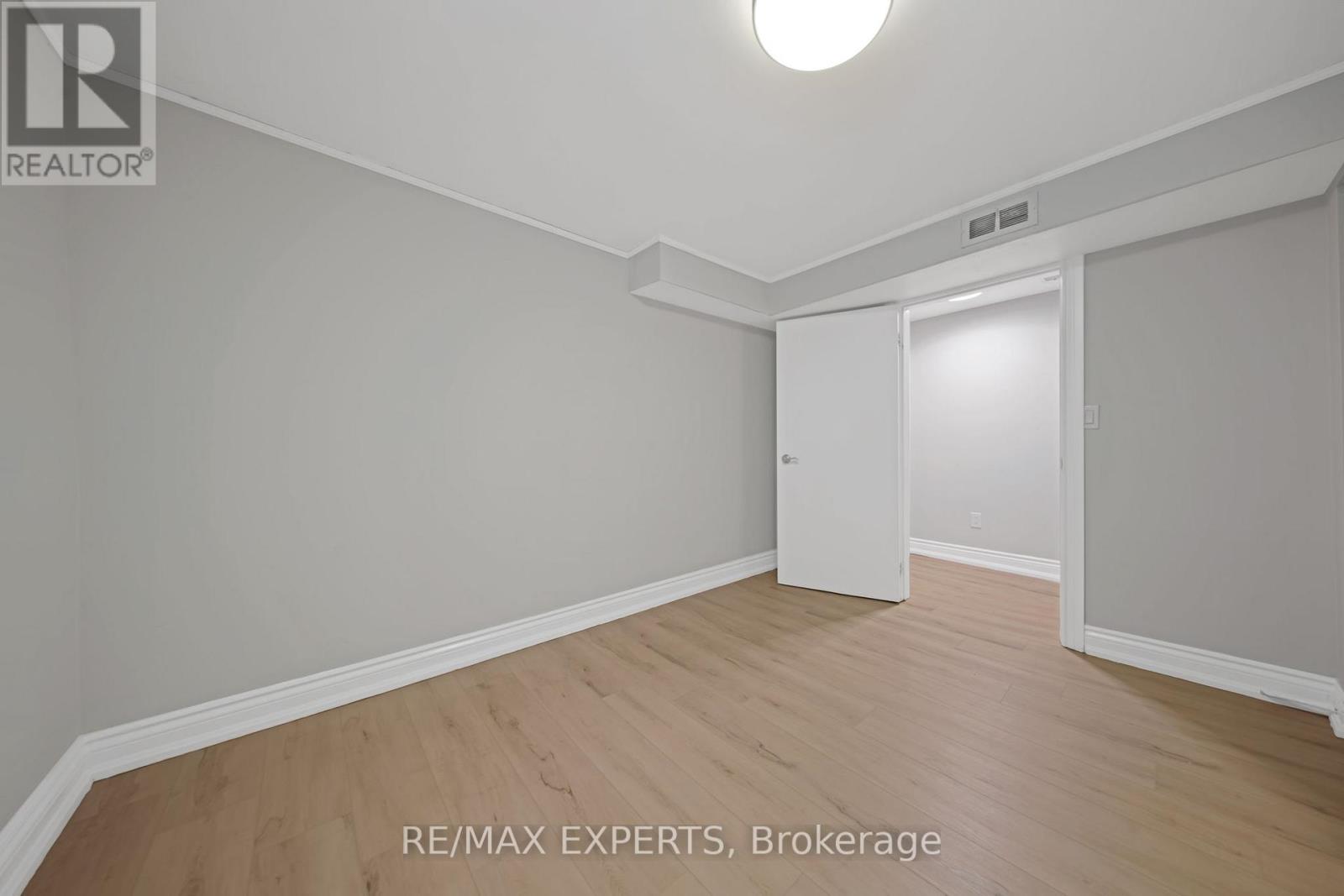 Lower - 934 Beechwood Avenue, Mississauga, Ontario  L5G 4E2 - Photo 10 - W12967306