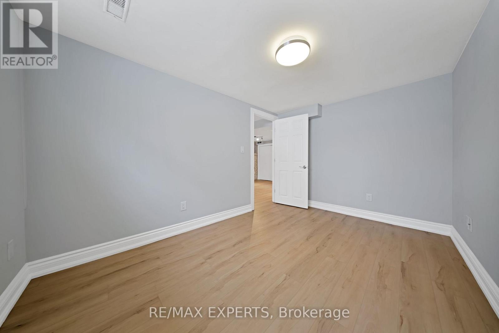 Lower - 934 Beechwood Avenue, Mississauga, Ontario  L5G 4E2 - Photo 15 - W12967306