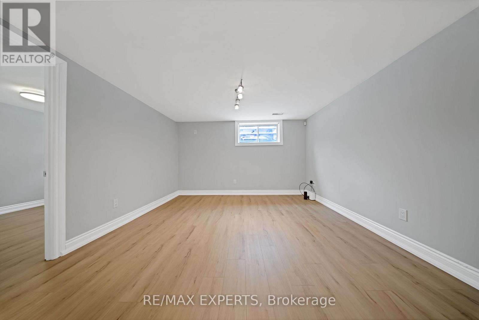 Lower - 934 Beechwood Avenue, Mississauga, Ontario  L5G 4E2 - Photo 18 - W12967306