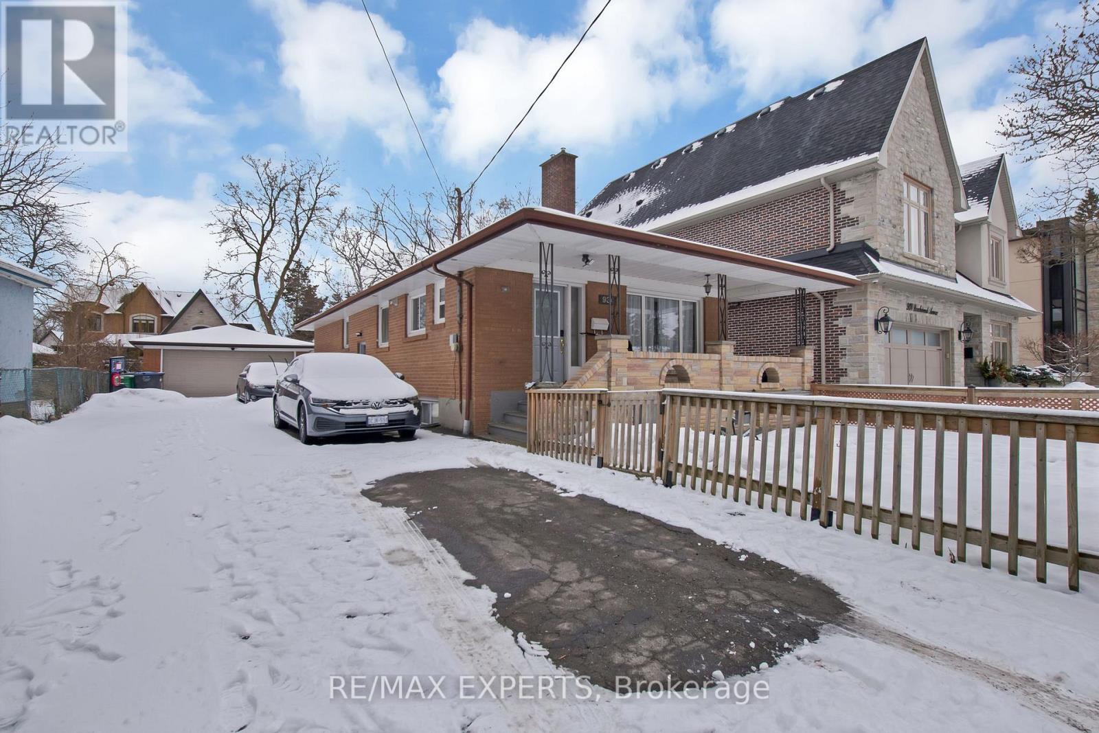 Lower - 934 Beechwood Avenue, Mississauga, Ontario  L5G 4E2 - Photo 2 - W12967306