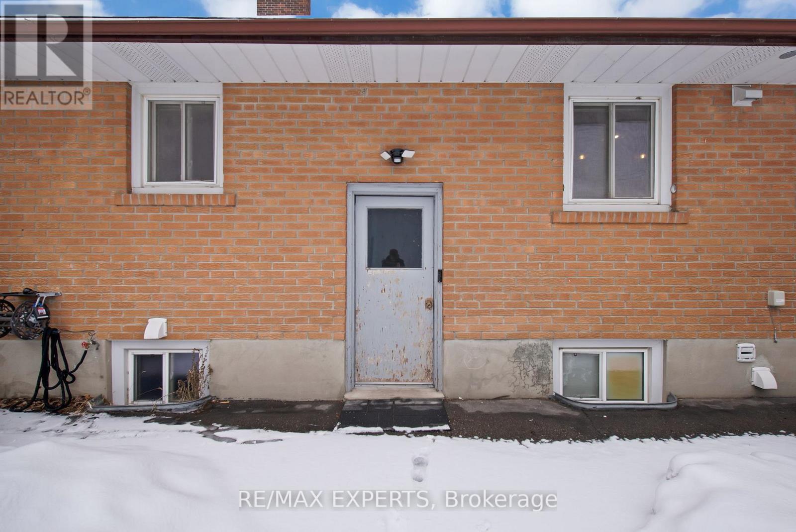 Lower - 934 Beechwood Avenue, Mississauga, Ontario  L5G 4E2 - Photo 22 - W12967306