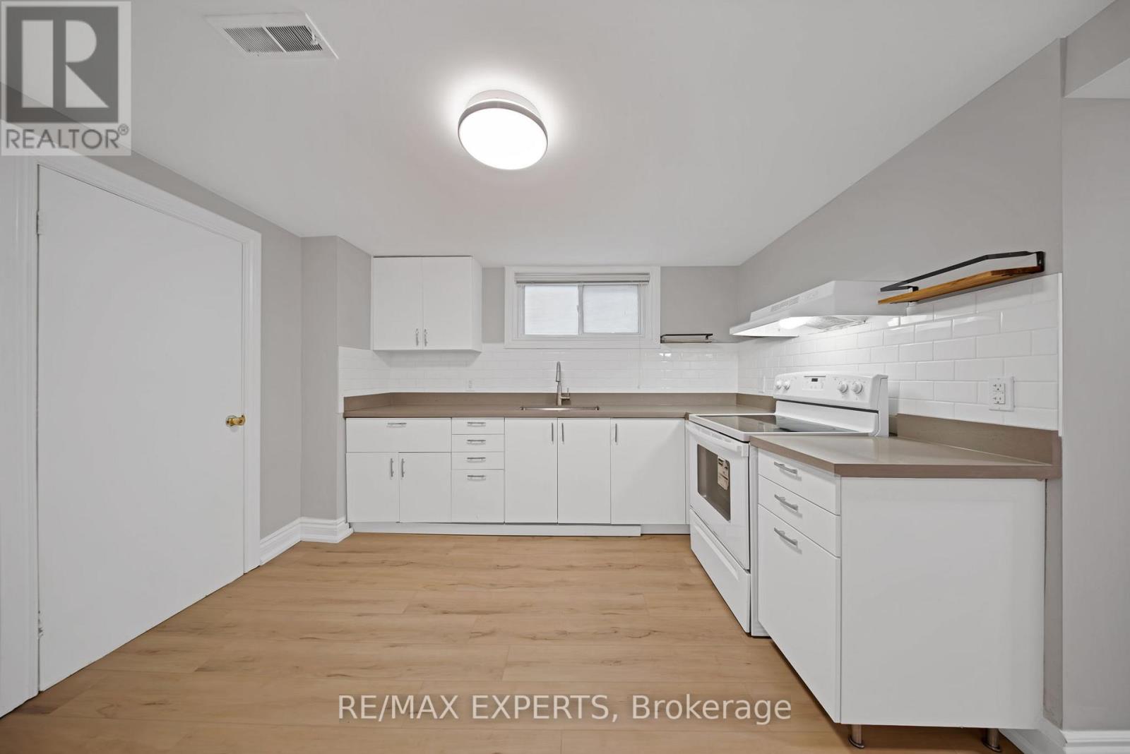 Lower - 934 Beechwood Avenue, Mississauga, Ontario  L5G 4E2 - Photo 6 - W12967306