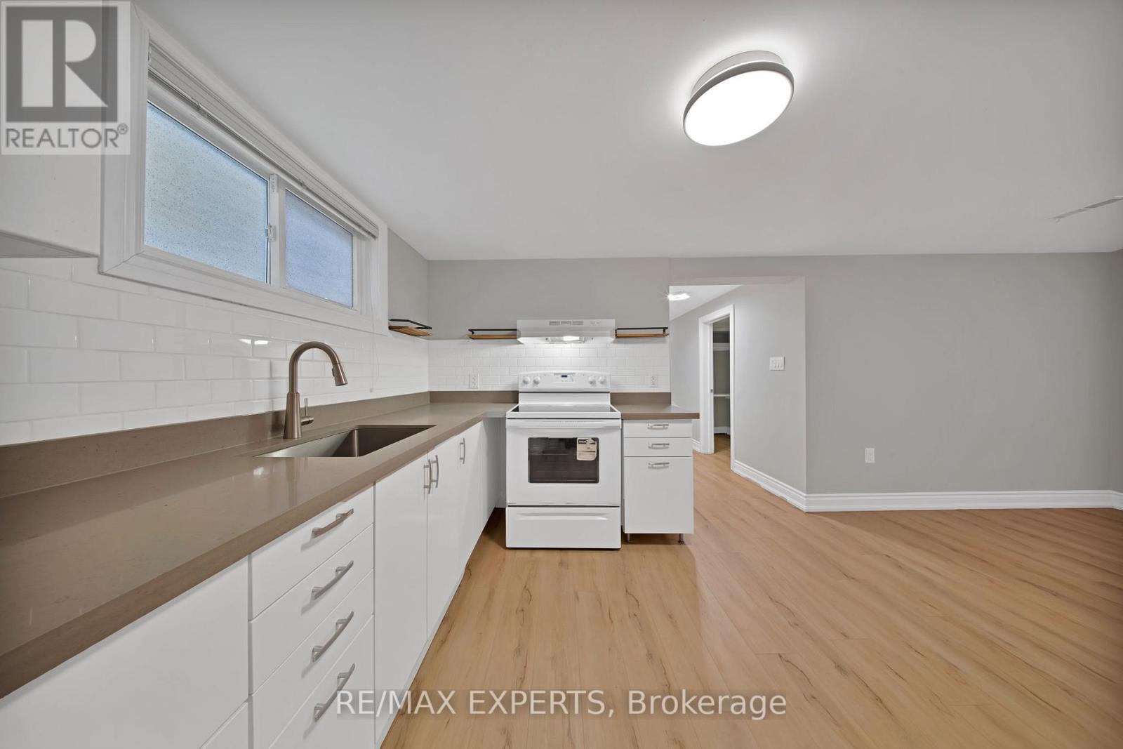 Lower - 934 Beechwood Avenue, Mississauga, Ontario  L5G 4E2 - Photo 7 - W12967306