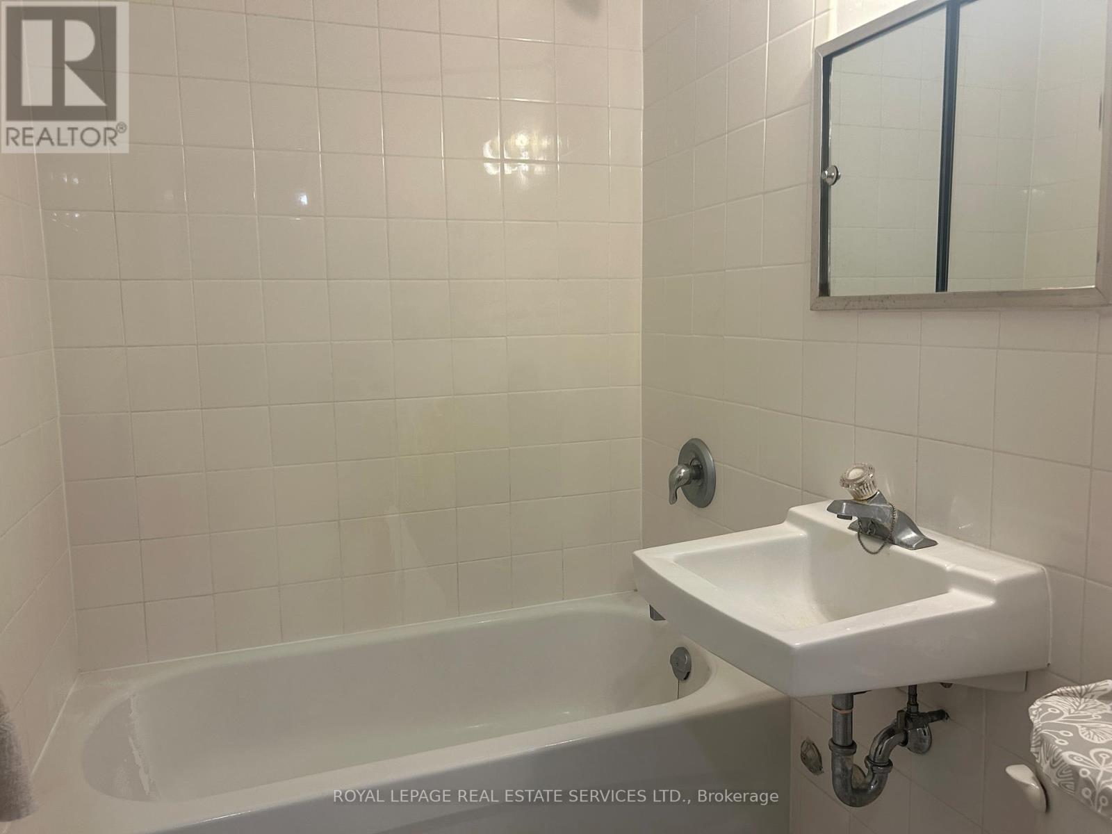 301 - 7 Helene Street N, Mississauga, Ontario  L5G 3B3 - Photo 10 - W12967328