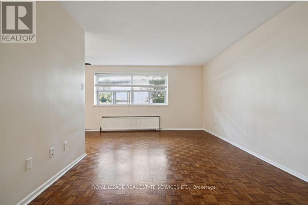 301 - 7 Helene Street N, Mississauga, Ontario  L5G 3B3 - Photo 3 - W12967328