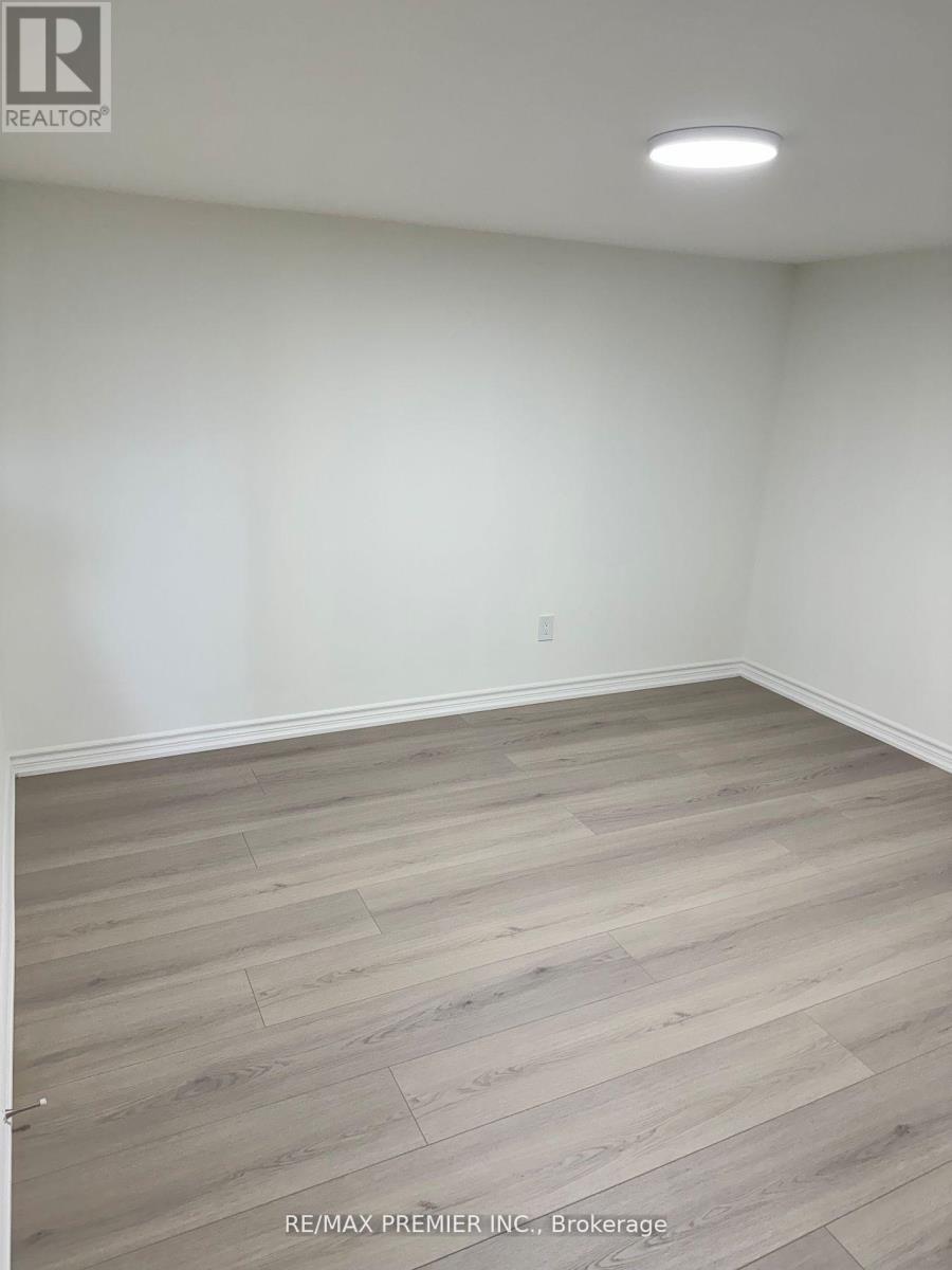 18 Madonna Gardens, Toronto, Ontario  M9L 2T4 - Photo 10 - W12967330