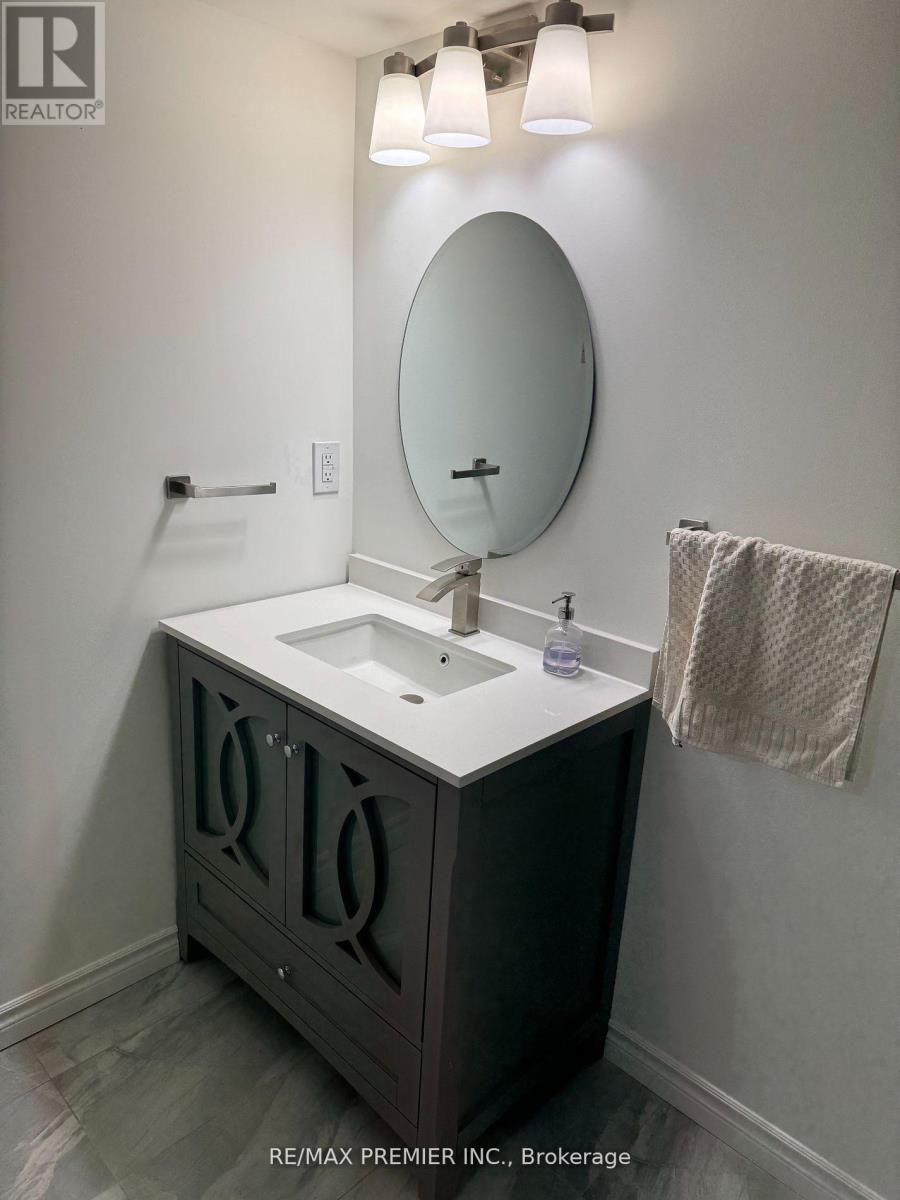 18 Madonna Gardens, Toronto, Ontario  M9L 2T4 - Photo 12 - W12967330