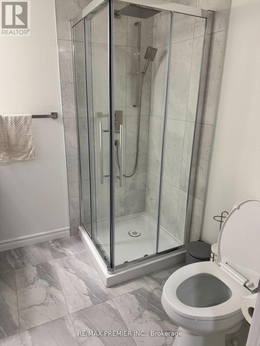 18 Madonna Gardens, Toronto, Ontario  M9L 2T4 - Photo 13 - W12967330