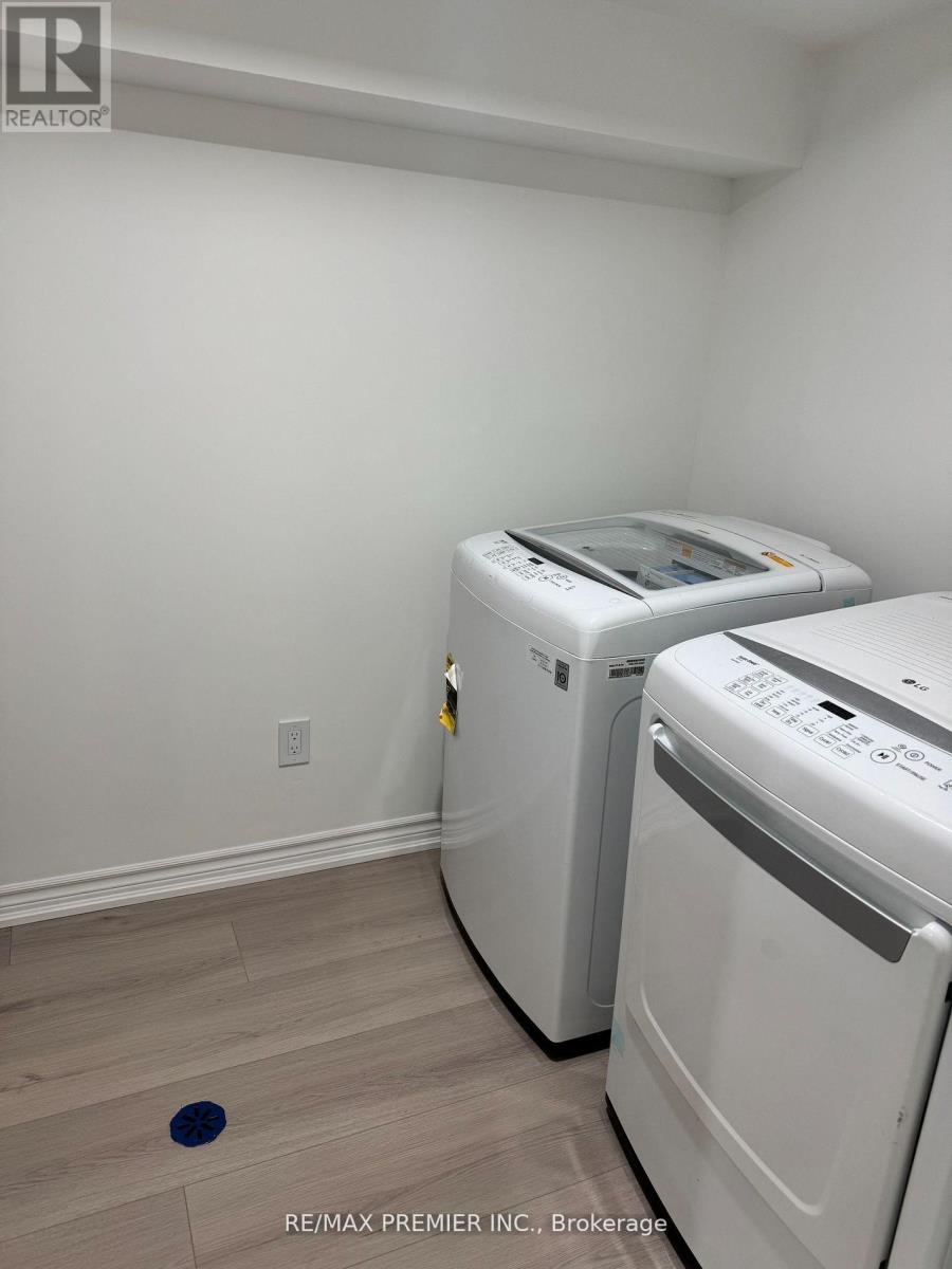 18 Madonna Gardens, Toronto, Ontario  M9L 2T4 - Photo 14 - W12967330