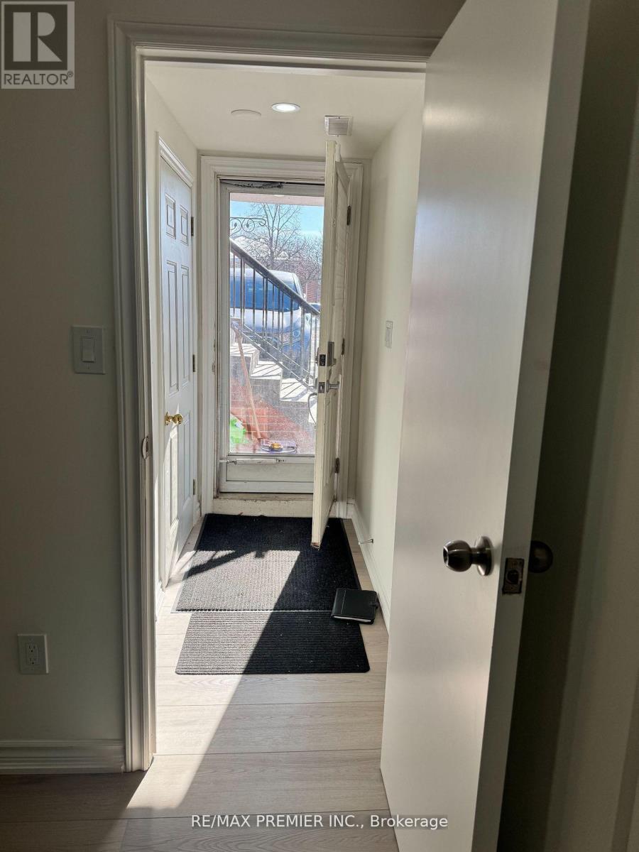 18 Madonna Gardens, Toronto, Ontario  M9L 2T4 - Photo 2 - W12967330